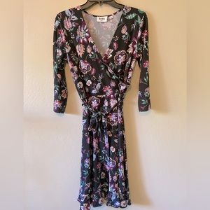 Leota Reye Three Quarter Sleeve Floral Print Faux Wrap Dress - Small